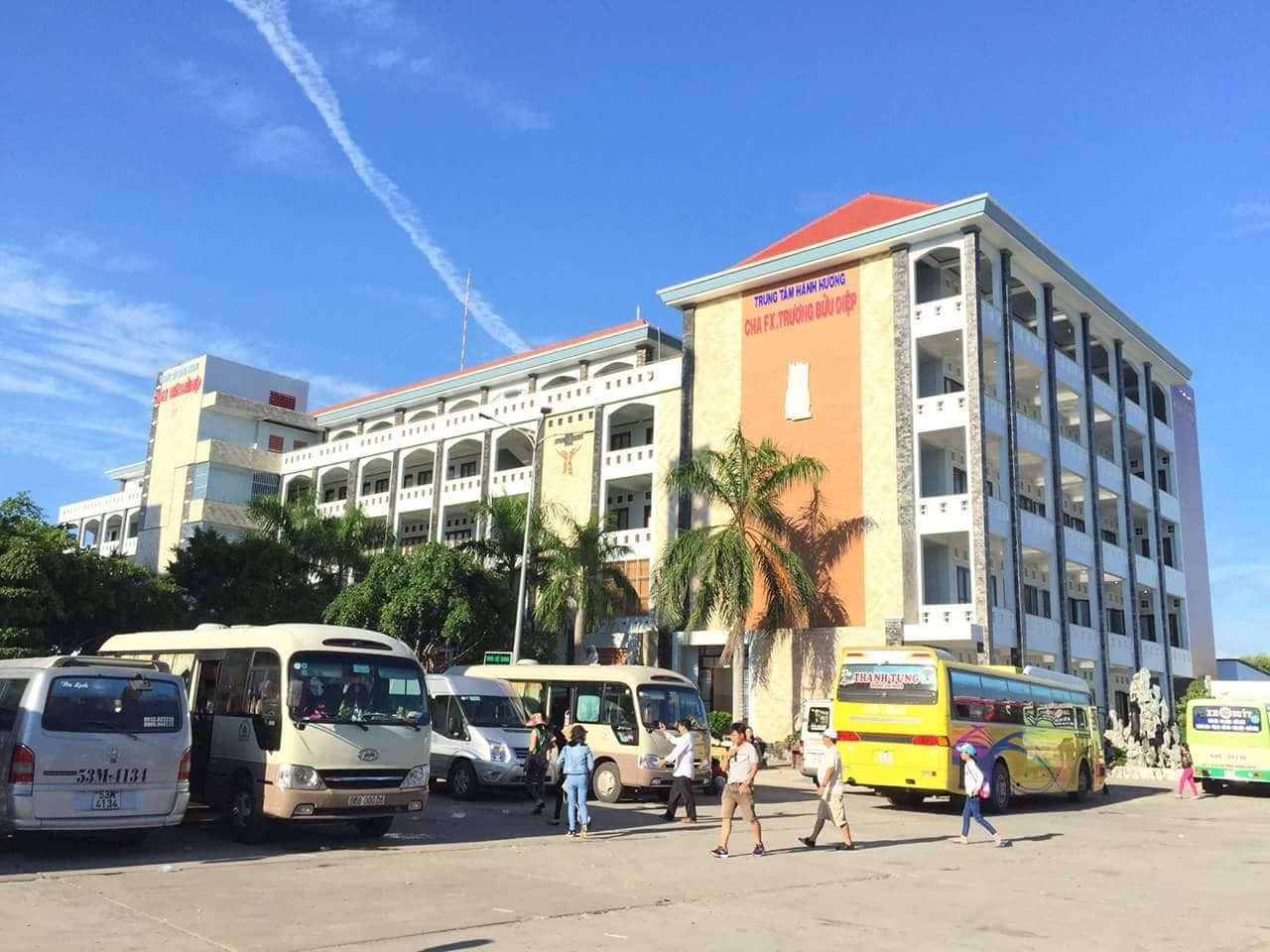 Toà nhà Trung tâm hành hương Cha Diệp